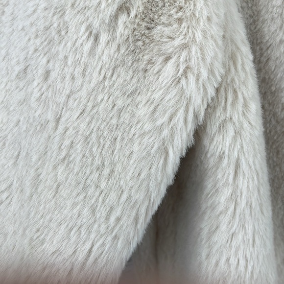 Never Worn Faux Fur M Magaschoni Zip Up Elastic Bottom Beige Fluffy Soft Coat - Picture 3 of 10